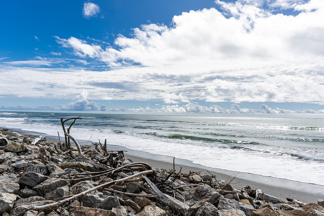 Blick auf die Tasmanische See vom Strand von Hokitika Neuseeland