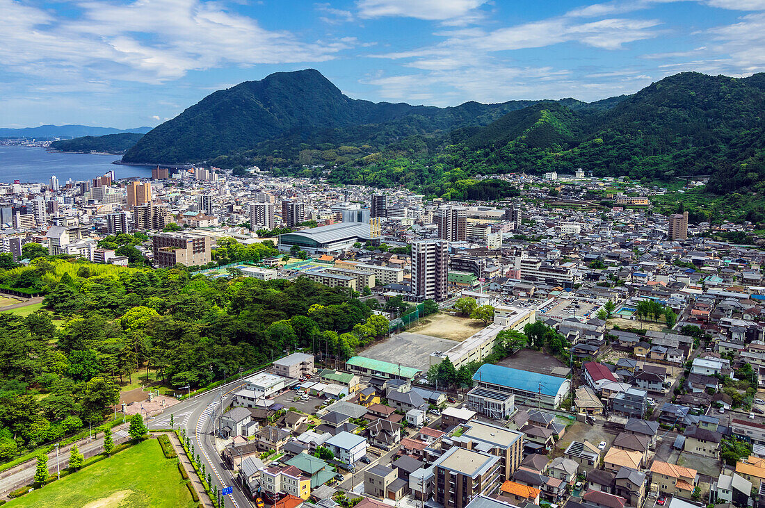 Blick auf Großstadt Beppu, Region Kyushu, Präfektur Oita, Insel Kyūshū, Japan