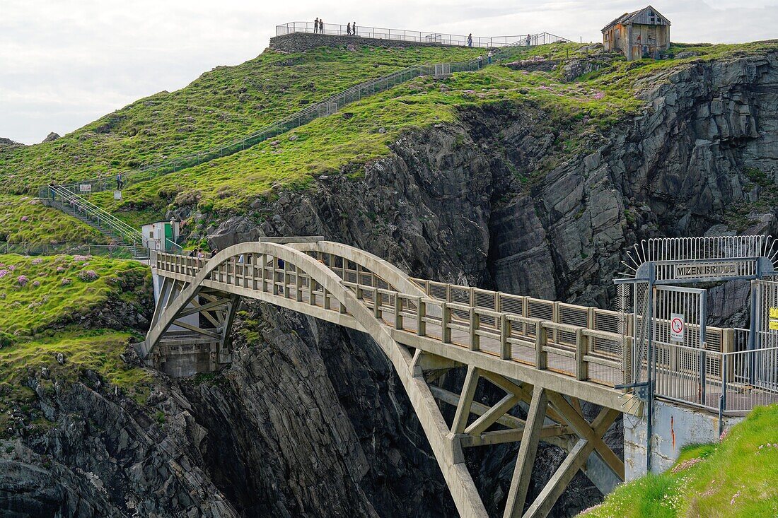 Irland, County Cork, Mizen Halbinsel, Brücke zum Mizen Head Lighthouse