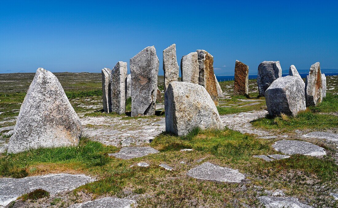 Irland, County Mayo, Mullet Halbinsel, Steinkreis Deirbhile’s Twist, ein Kunstwerk von Michael Boffin für die Aktion Mayo 5000