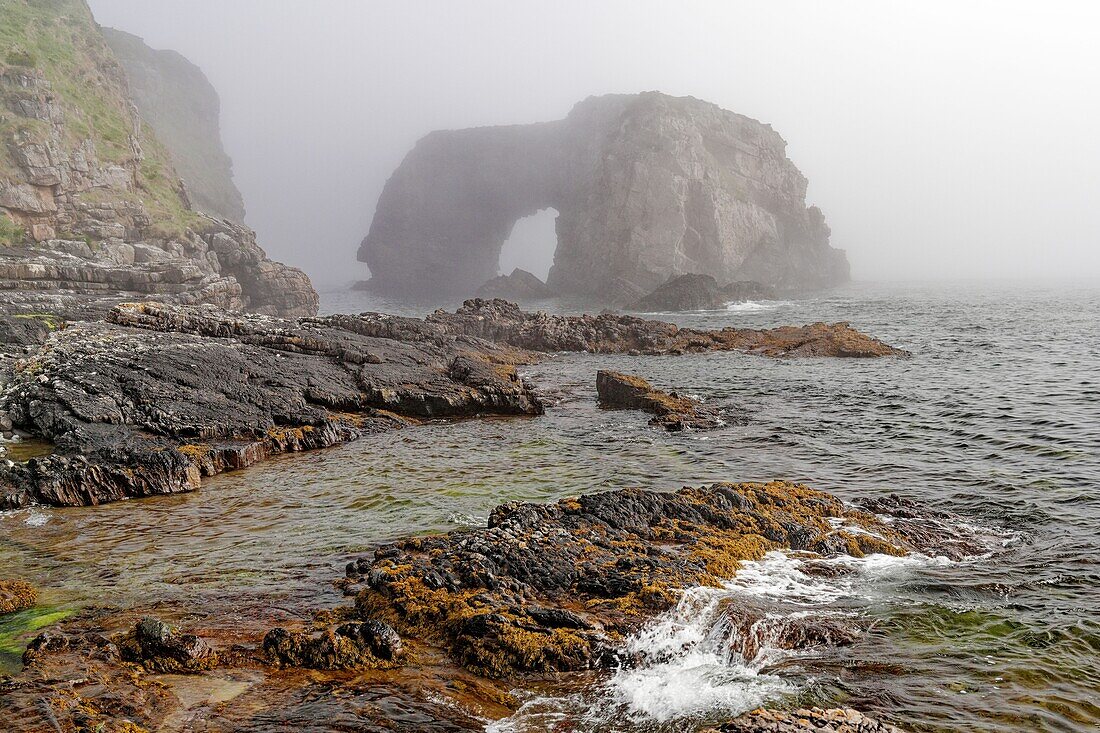 Ireland, County Donegal, Great Pollet Arch