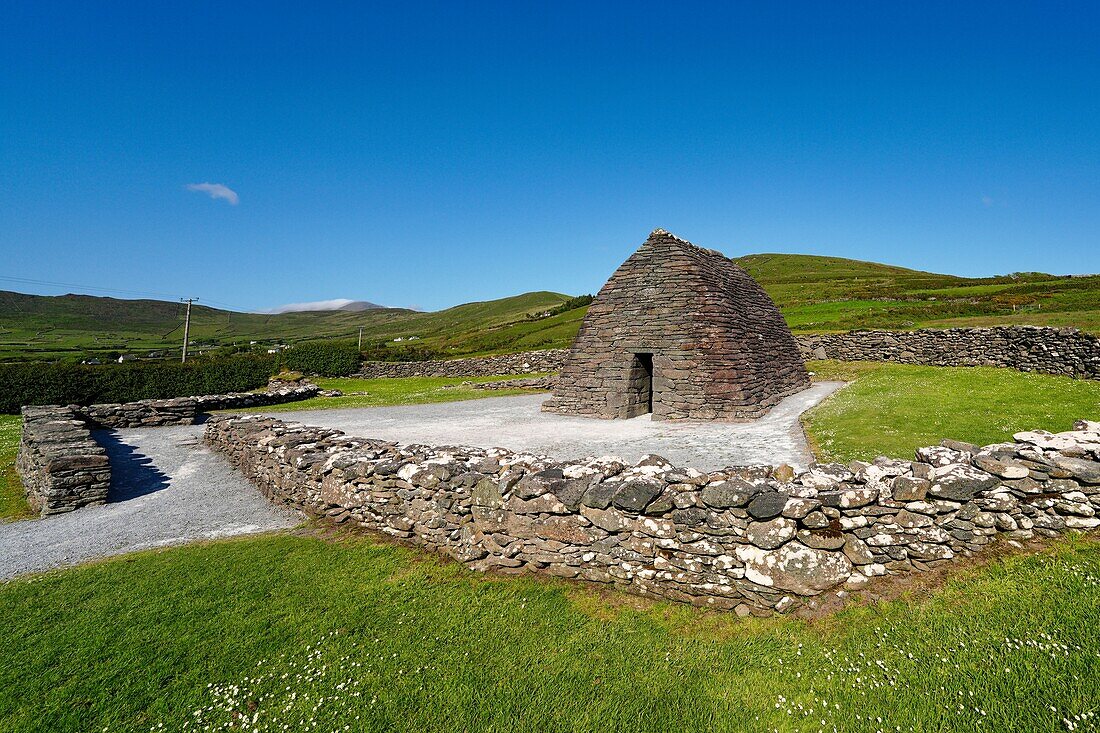 Ireland, County Kerry, Dingle Peninsula, Gallarus Oratory monument, built at the end of the 8th century.
