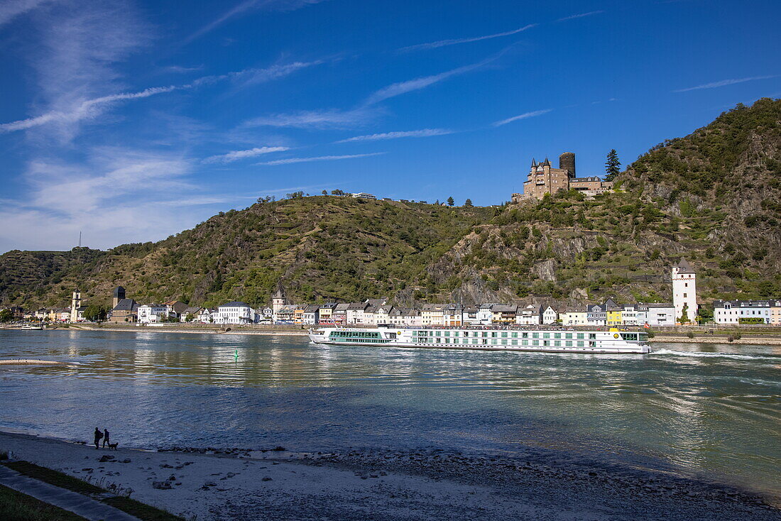 River cruise ship Lady Diletta (Plantours Cruises) on Rhine with Sankt Goarshausen and Katz Castle, Sankt Goarshausen, Rhineland-Palatinate, Germany, Europe