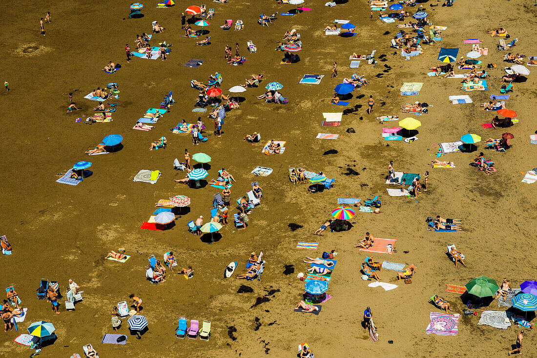 Strand bei Zumaia, bei San Sebastian, Guipuzcoa Provinz, Baskenland, Nordspanien, Spanien