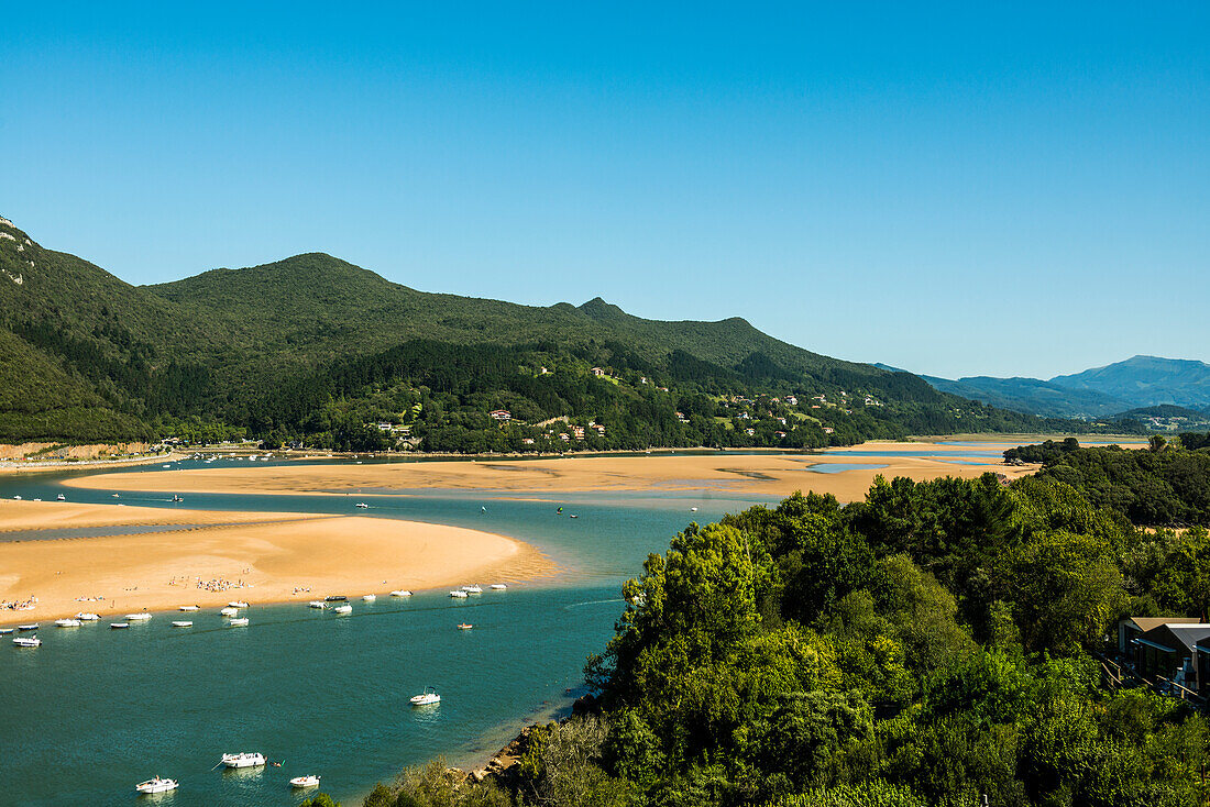 Beach and coast, Playa de San Antonio, Mundaka, Urdaibai Biosphere Reserve, near Bilbao, Bizkaia Province, Basque Country, Northern Spain, Spain