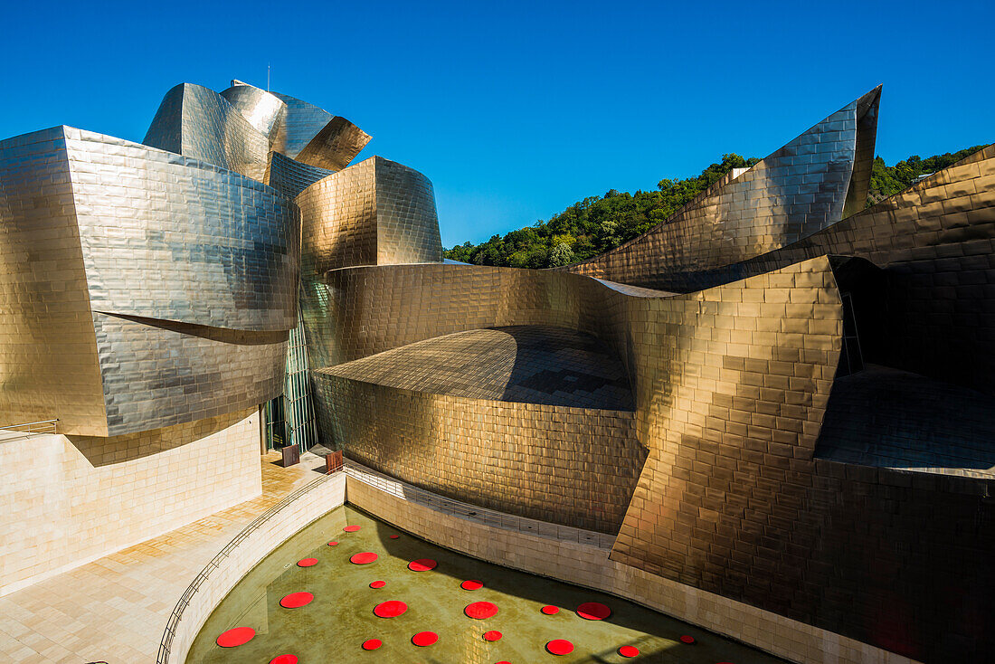 Titanplatten außen am Guggenheim Museum, Bilbao, Provinz Bizkaia, Baskenland, Spanien