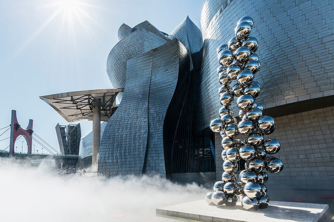 Guggenheim Museum Bilbao, architect Frank O. Gehry, Bilbao, Basque Country, Spain