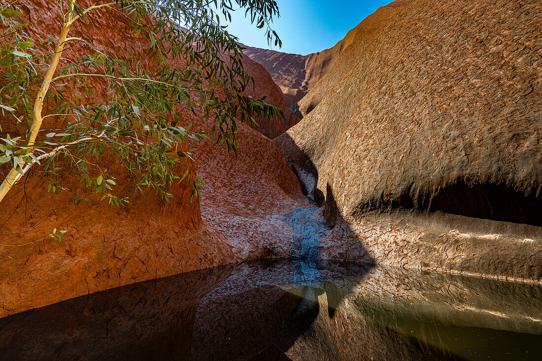 Ayers Rock im Uluru-Kata-Tjuta-Nationalpark, Northern Territory, Australien
