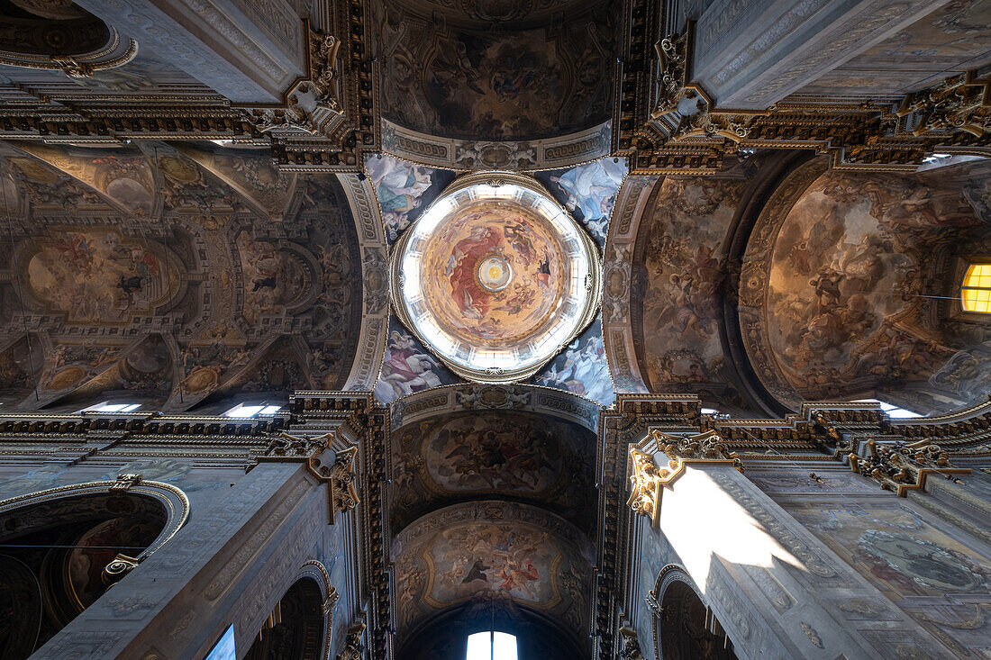 Blick auf die Decken Fresken in der Kirche der Heiligen Bartholomäus und Gaetano, Bologna, Emilia Romagna, Italien, Europa