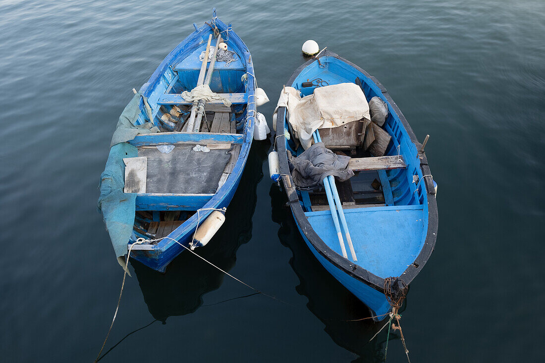 Detailed view of the fishing boats at the Bari fish market, Bari, Apulia, Italy, Europe