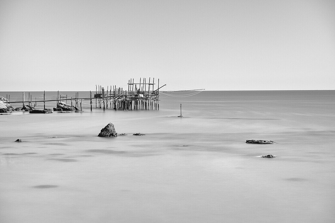 Blick auf einen Trabocco Pfahlbau, Vasto, Abruzzen, Provinz Chieti, Italien, Europa