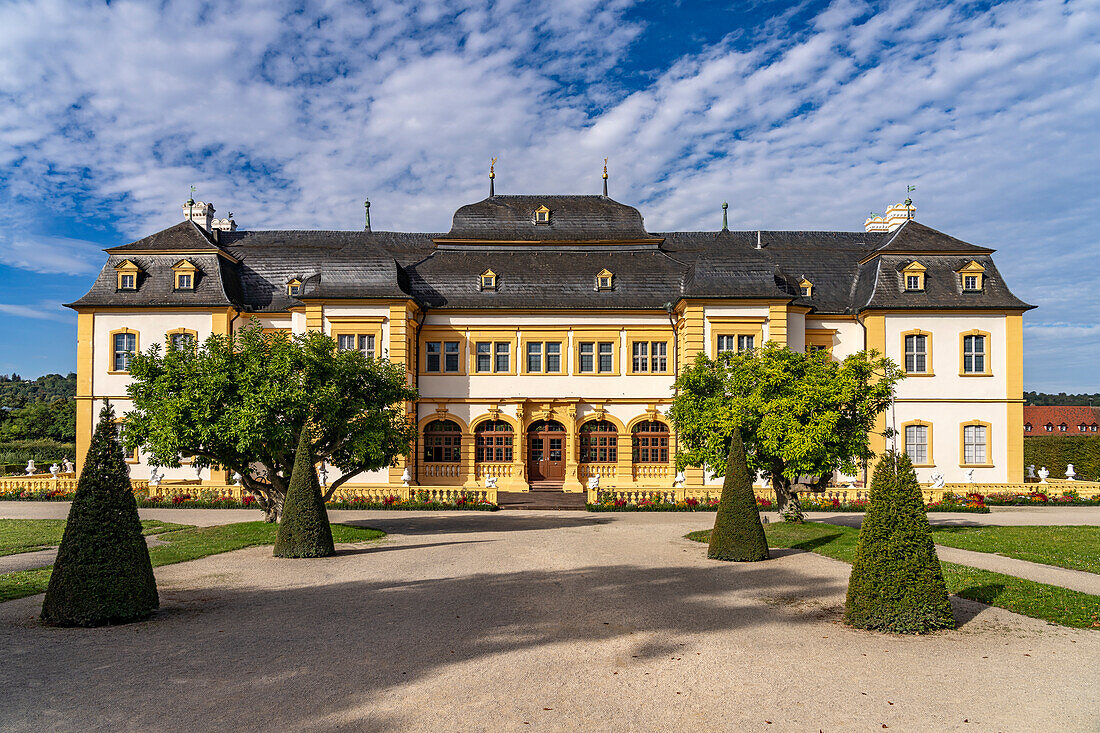 Schloss und Rokoko Hofgarten Veitshöchheim, Unterfranken, Franken, Bayern, Deutschland