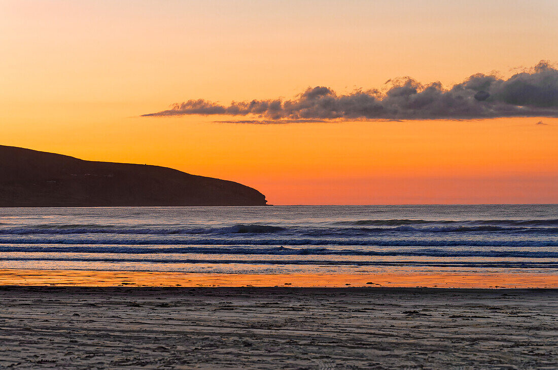 Irland, County Kerry, Dingle Halbinsel, Sonnenuntergang am Fermoyle Strand an der Brandon Bay