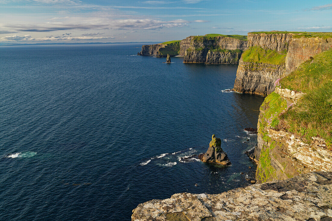 Ireland, County Clare, Cliffs of Moher, view from south to north