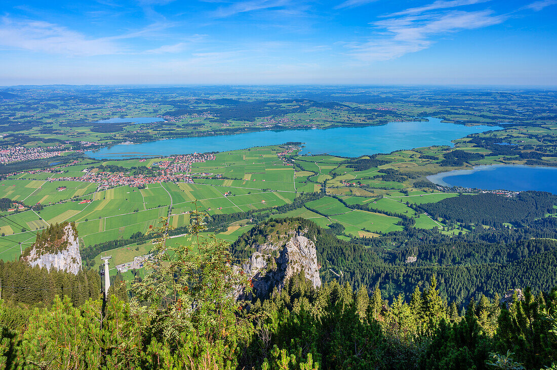 Blick vom Tegelberg auf Forggensee und Bannwaldsee, Ammergauer Alpen, Schwangau, Schwaben, Allgäu, Bayern, Deutschland