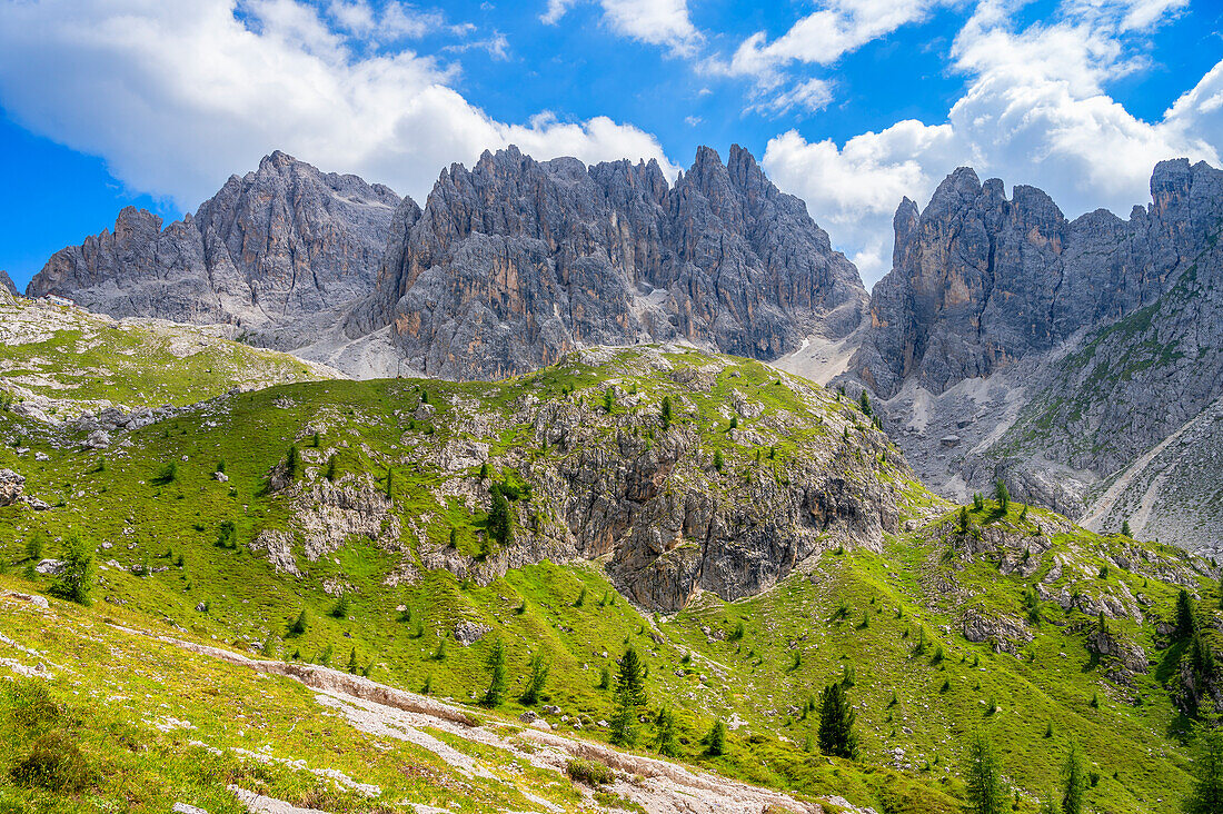 Cadinspitzen mit dem Torre del Diavolo, Cadinigruppe, Naturpark Sextener Dolomiten, Provinz Belluno, Venetien, Italien