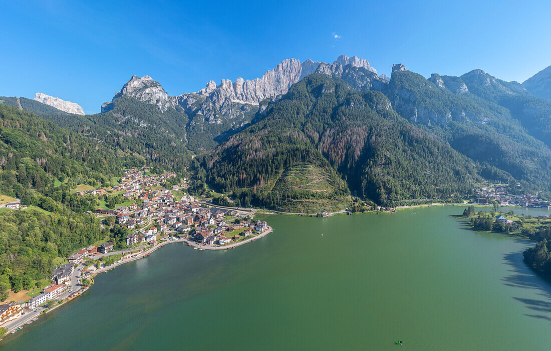 Aerial view of Lago d&#39;Alleghe with Alleghe and Civetta, Province of Belluno, Alto Adige, South Tyrol, Alps, Dolomites, Veneto, Veneto, Italy