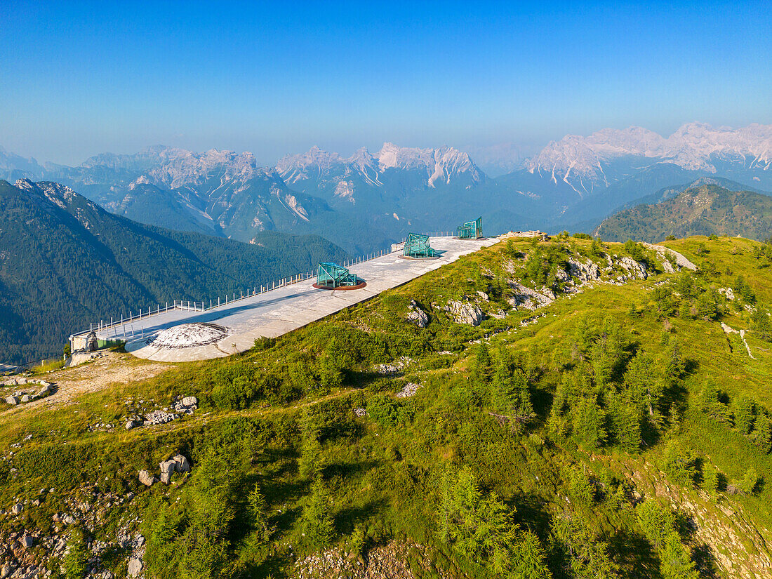 Luftaufnahme des Messner Mountain Museums 'Dolomites' auf dem Monte Rite, Val di Zoldo, Provinz Belluno, Dolomiten, Venetien, Italien