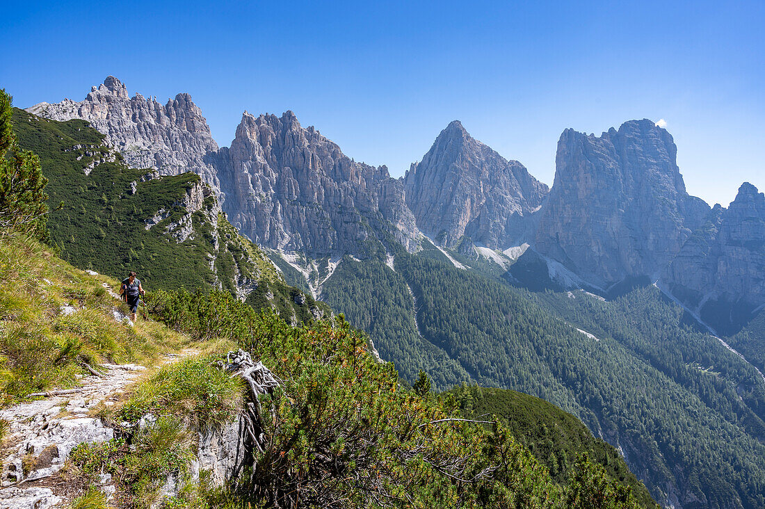 Hikers in the Bosconero Group, Belluno Province, Alto Adige, South Tyrol, Alps, Dolomites, Veneto, Veneto, Italy