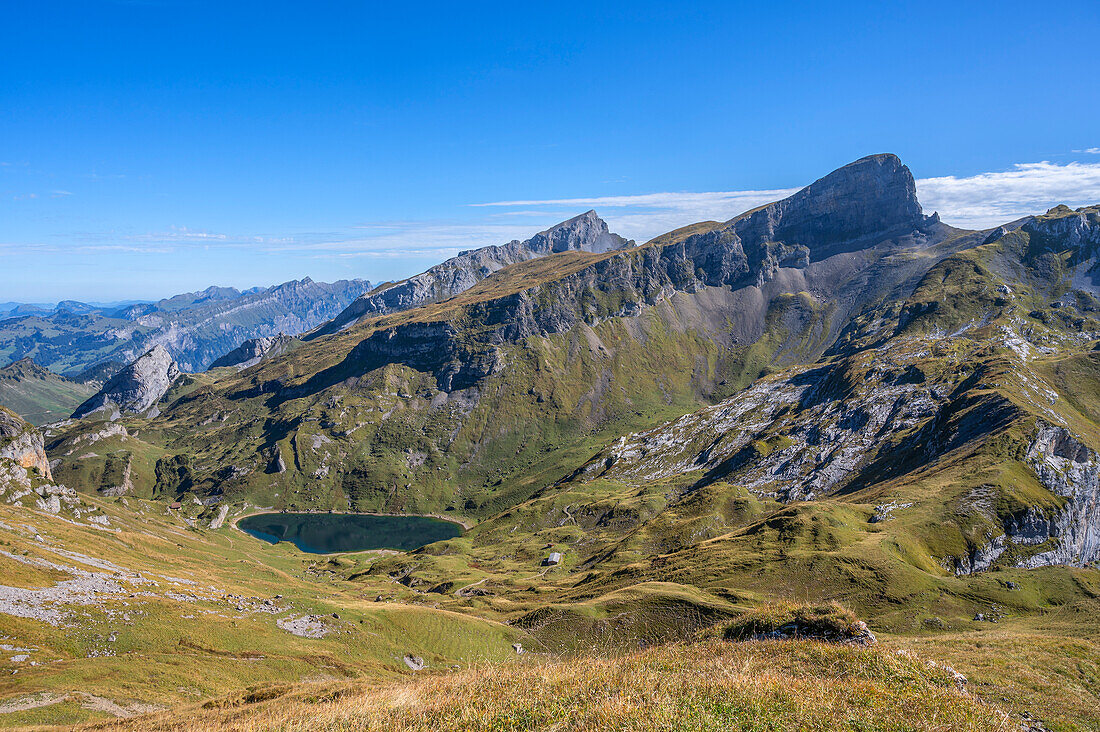 Spilauersee mit Schmalstöckli und Rossstock in der Chaiserstockkette, Riemenstalden, Glarner Alpen, Schwyz, Schweiz