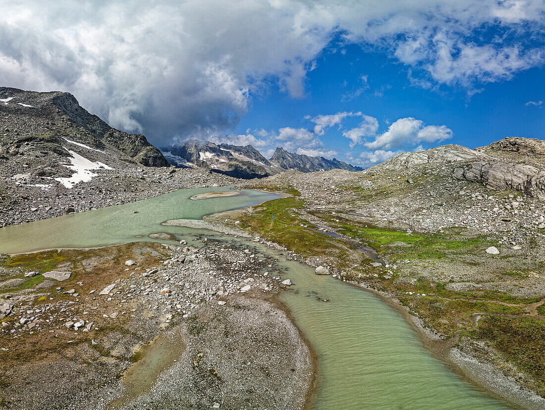 Y-förmiger Endmoränensee im Stilluptal, Keilbachjoch, Naturpark Zillertaler Alpen, Zillertaler Alpen, Tirol, Österreich 