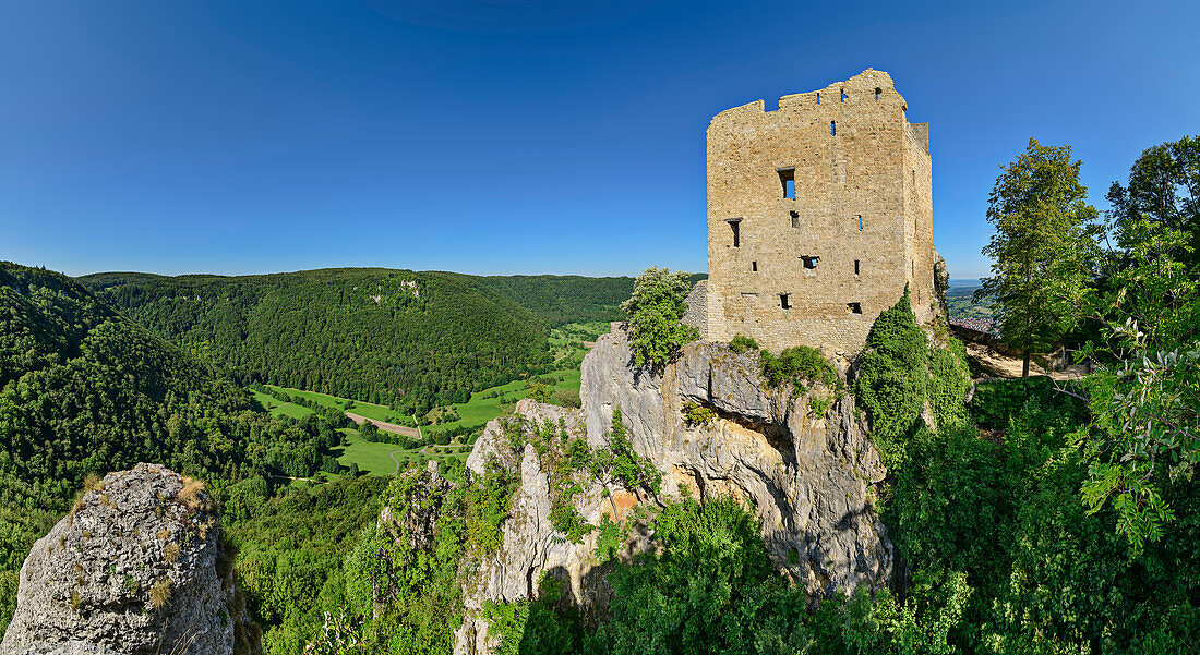 Reußenstein castle ruins with Neidlinger Tal, Neidlingen, Swabian Alb, Baden-Württemberg, Germany