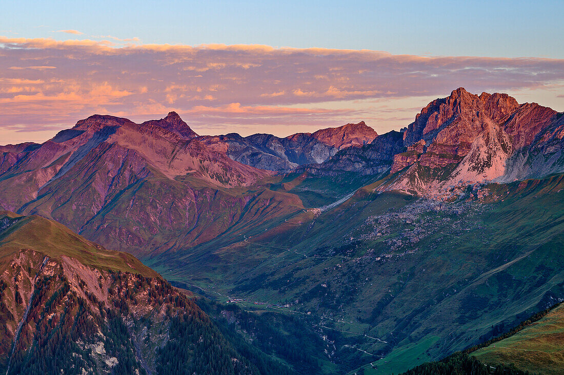 Blick auf Tuxer Alpen mit Geier, Lizumer Reckner und Kalkwand, vom Tettensjoch, Tuxer Tal, Zillertaler Alpen, Tirol, Österreich