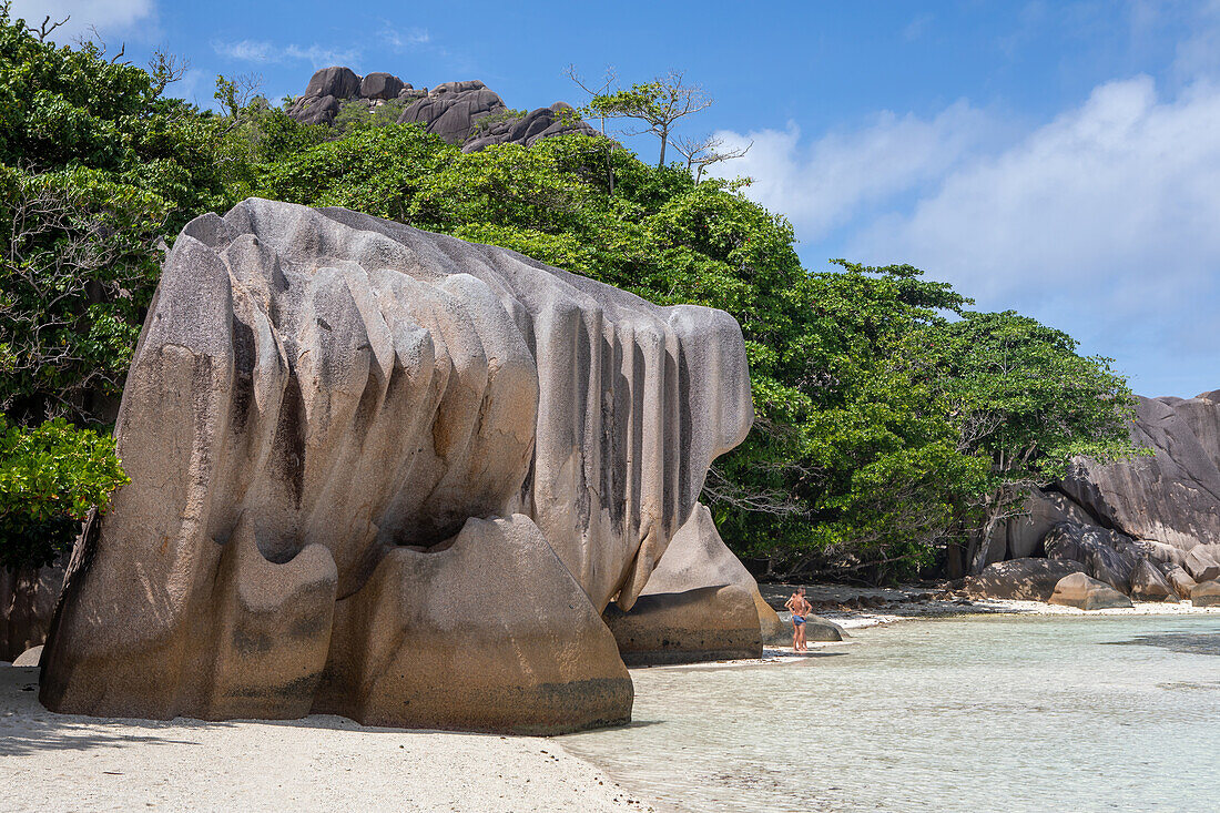  Granite rocks on the dream beach Anse Source d&#39;Argent, La Digue, Seychelles 