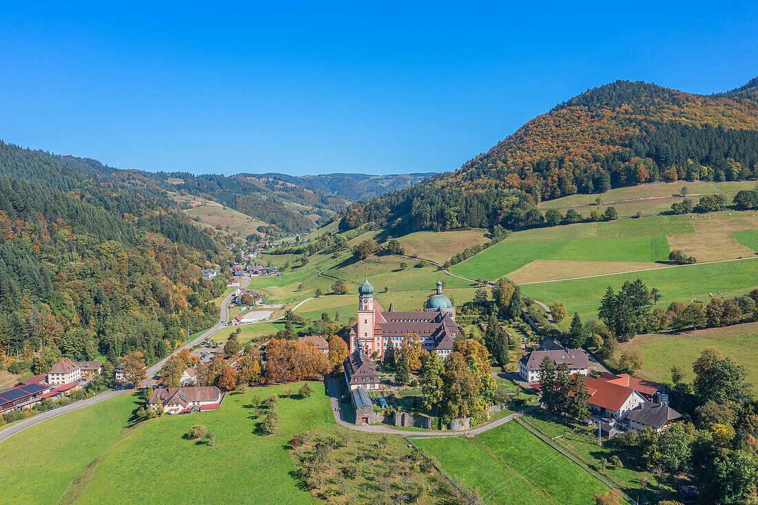 Luftansicht des Klosters Sankt Trudpert, Münstertal, Schwarzwald, Baden-Württemberg, Deutschland