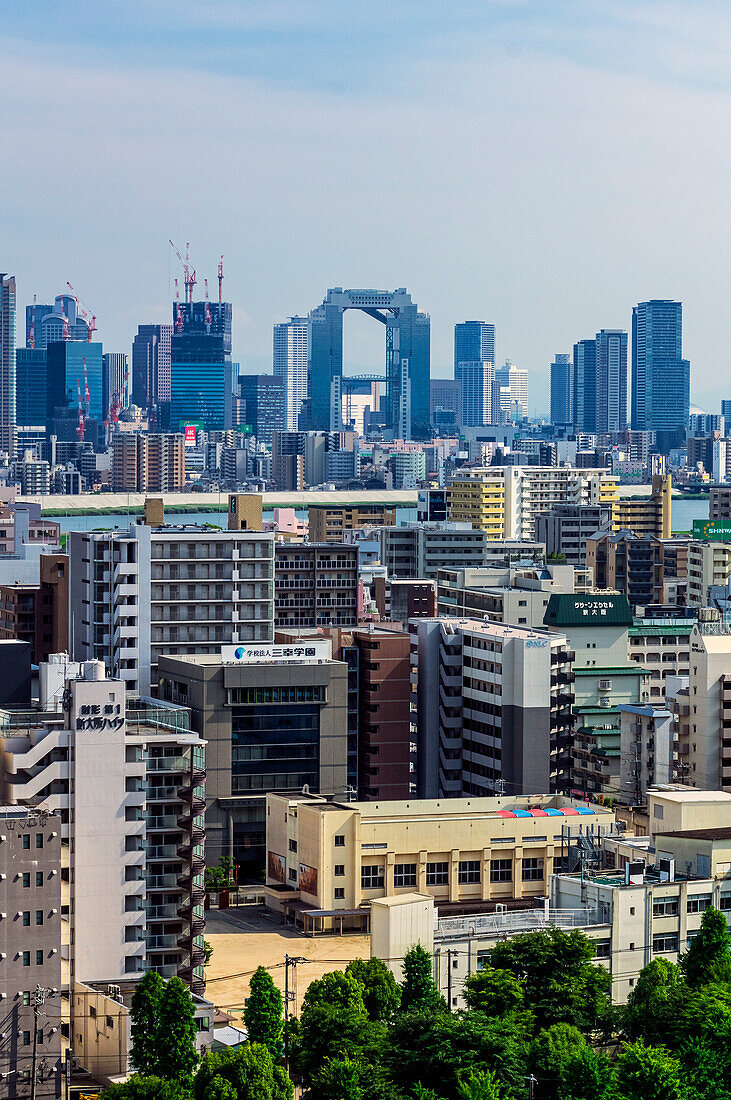 Blick auf Skyline mit Wirtschaftszentrum, Osaka, auf der japanischen Insel Honshu, Japan, Asien