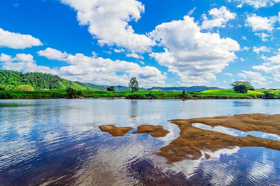 Idyllische Landschaft am Danitree River, Queensland, Australien