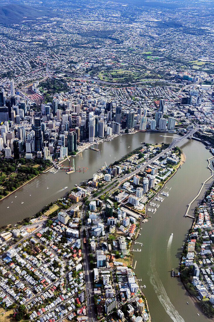 Luftaufnahme der Stadt und Teilabschnitt des Brisbane River, Brisbane, Hauptstadt von Queensland, Australien