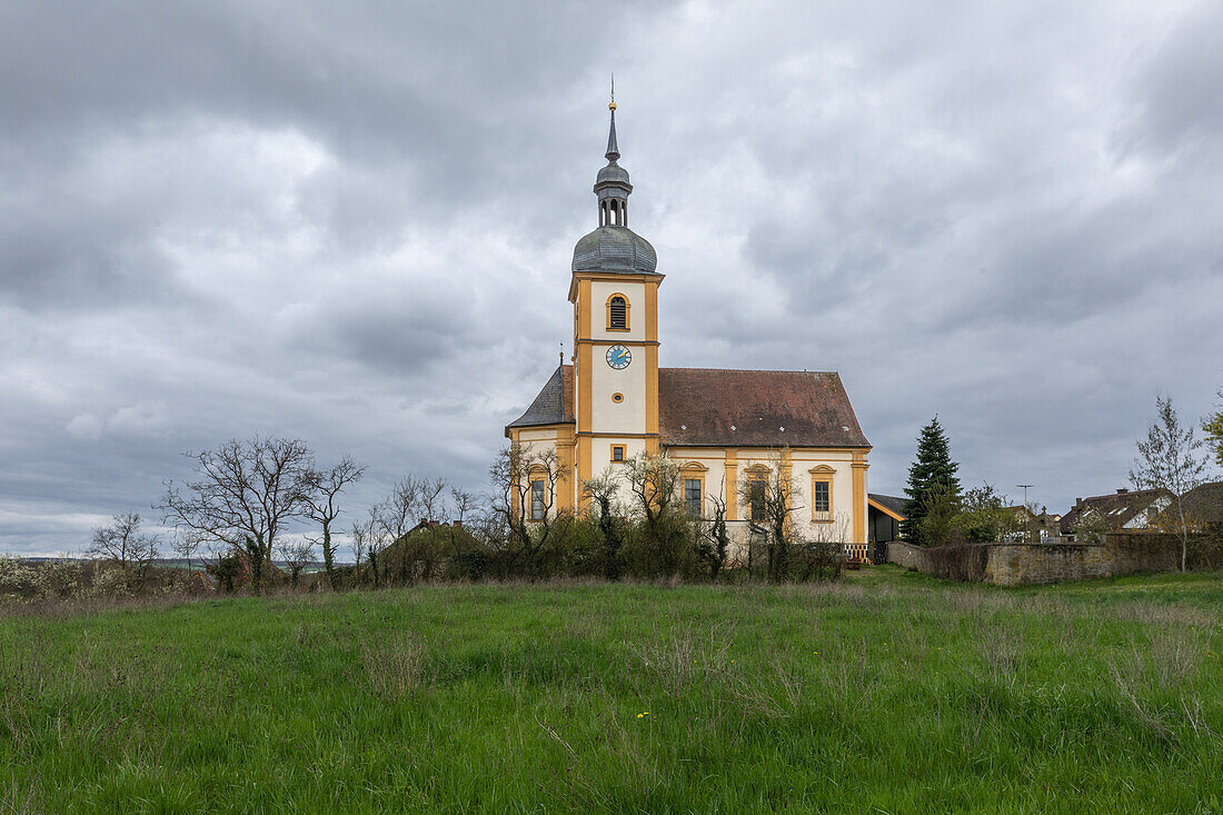 Die Kirche von Garstadt, Bergrheinfeld, Schweinfurt, Unterfranken, Franken, Bayern, Deutschland, Europa