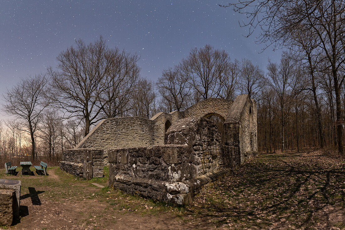  At night at the Kunigunden Chapel, Bullenheim, Franconian wine paradise, Neustadt an der Aisch, Middle Franconia, Franconia, Bavaria, Germany, Europe 