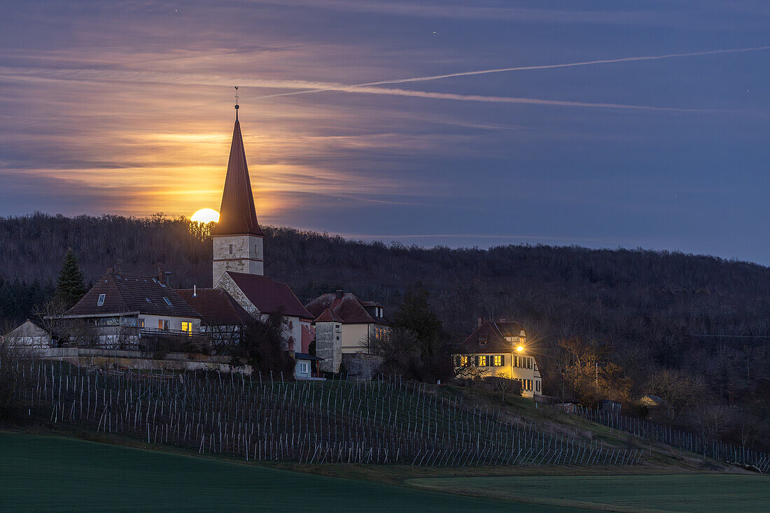  Full moon over Rüdisbronn, Bad Windsheim, Neustadt an der Aisch, Lower Franconia, Franconia, Bavaria, Germany, Europe 