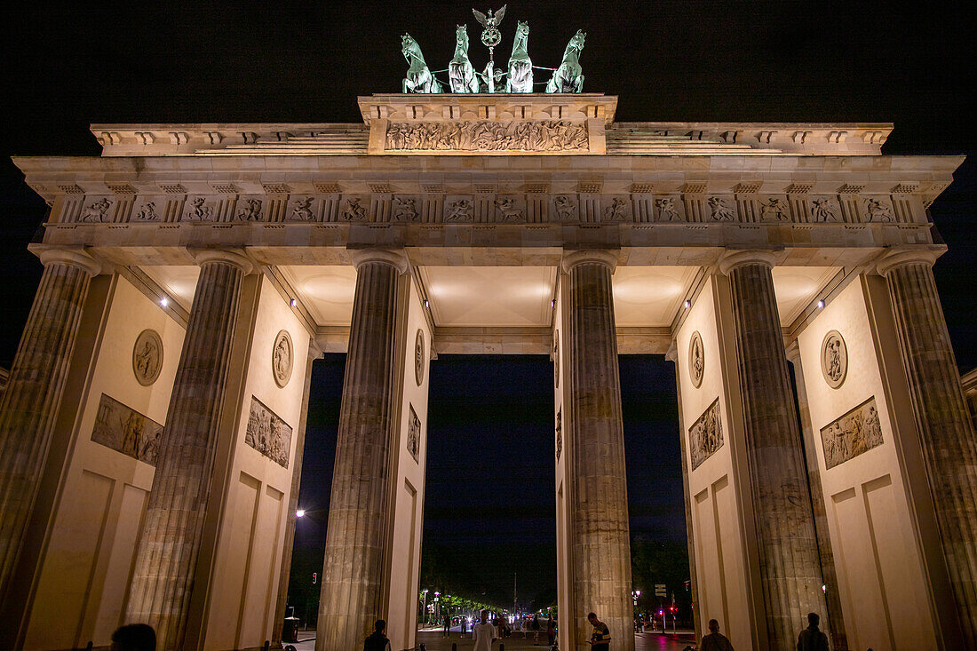 Brandenburger Tor bei Nacht, Berlin, Deutschland