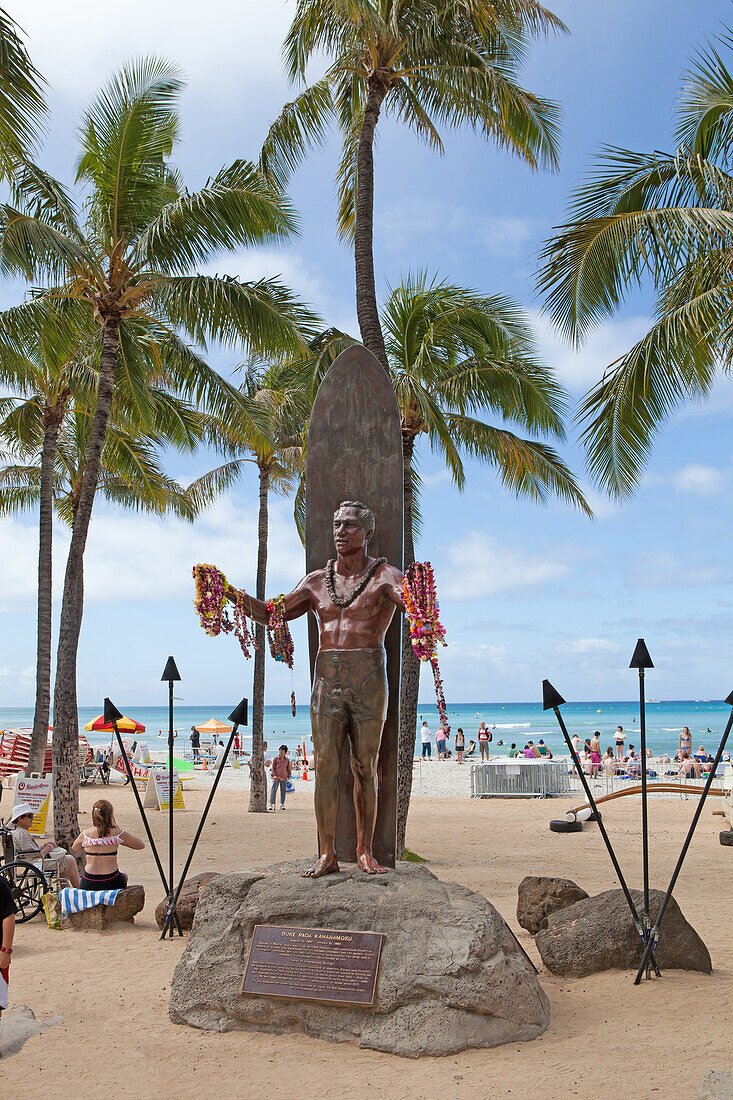  Duke Paoa Kahanamoku Statue, Waikiki Beach, Honolulu, Oahu, Hawaii 
