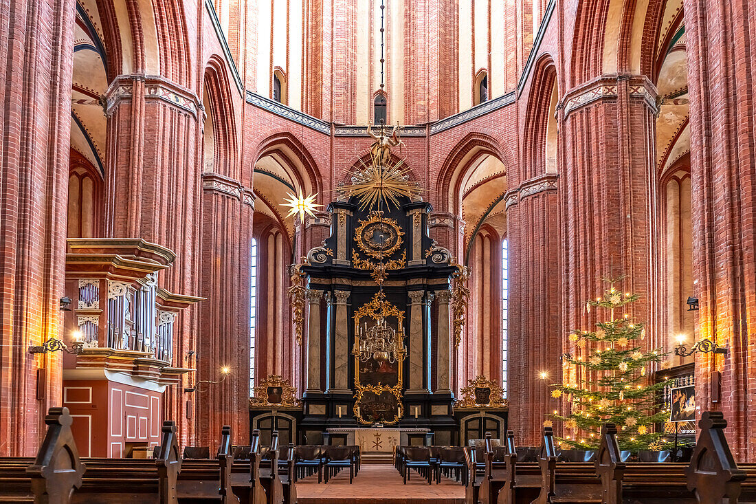 Innenraum der Kirche St. Nikolai in der Hansestadt Wismar, Mecklenburg-Vorpommern, Deutschland