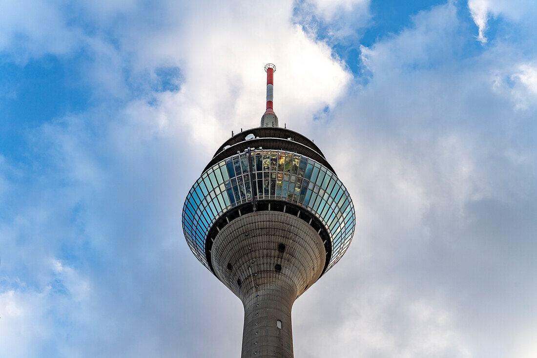  The Rhine Tower in Düsseldorf, Media Harbor, North Rhine-Westphalia, Germany, Europe 