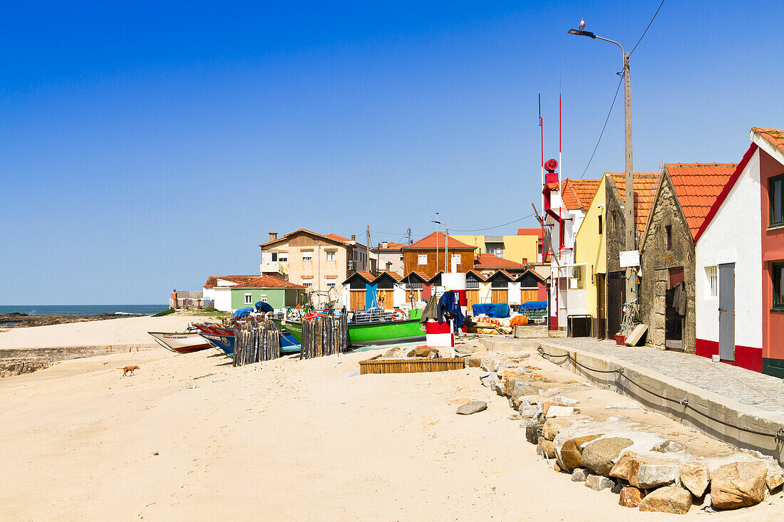 Der malerische Fischerort Vila Chã, Region Norte, Portugal