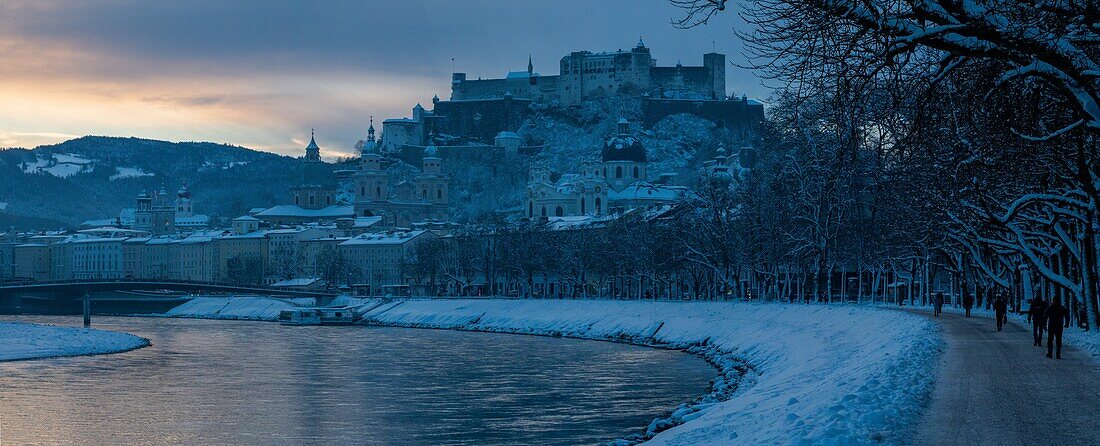 Salzburg Altstadt im Winter, Österreich