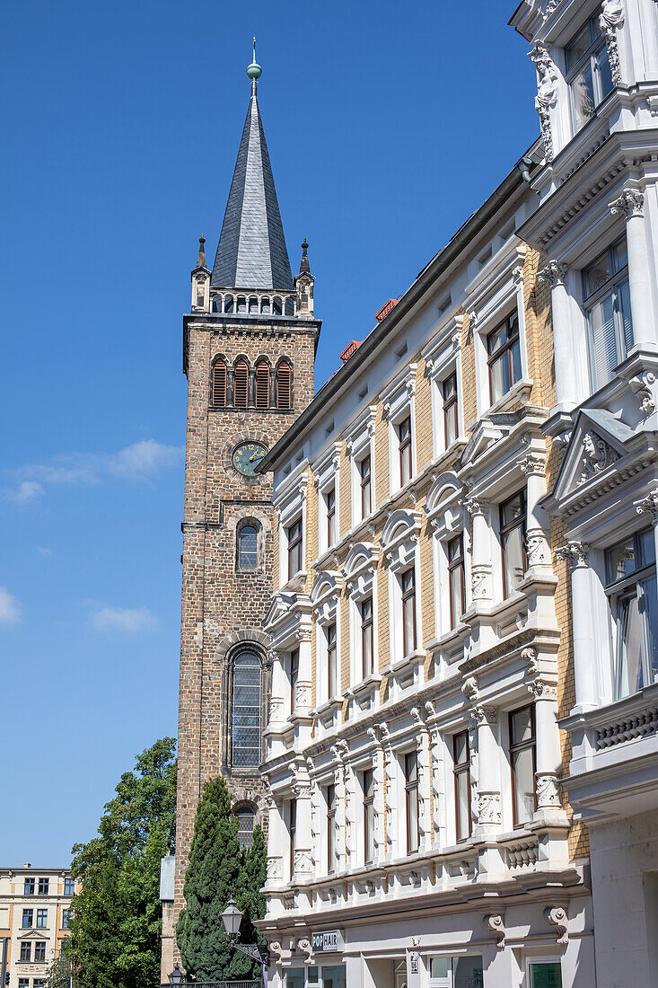 Der Engpass in Magdeburg-Buckau mit Kirche St. Gertrauden, Magdeburg, Sachsen-Anhalt, Deutschland