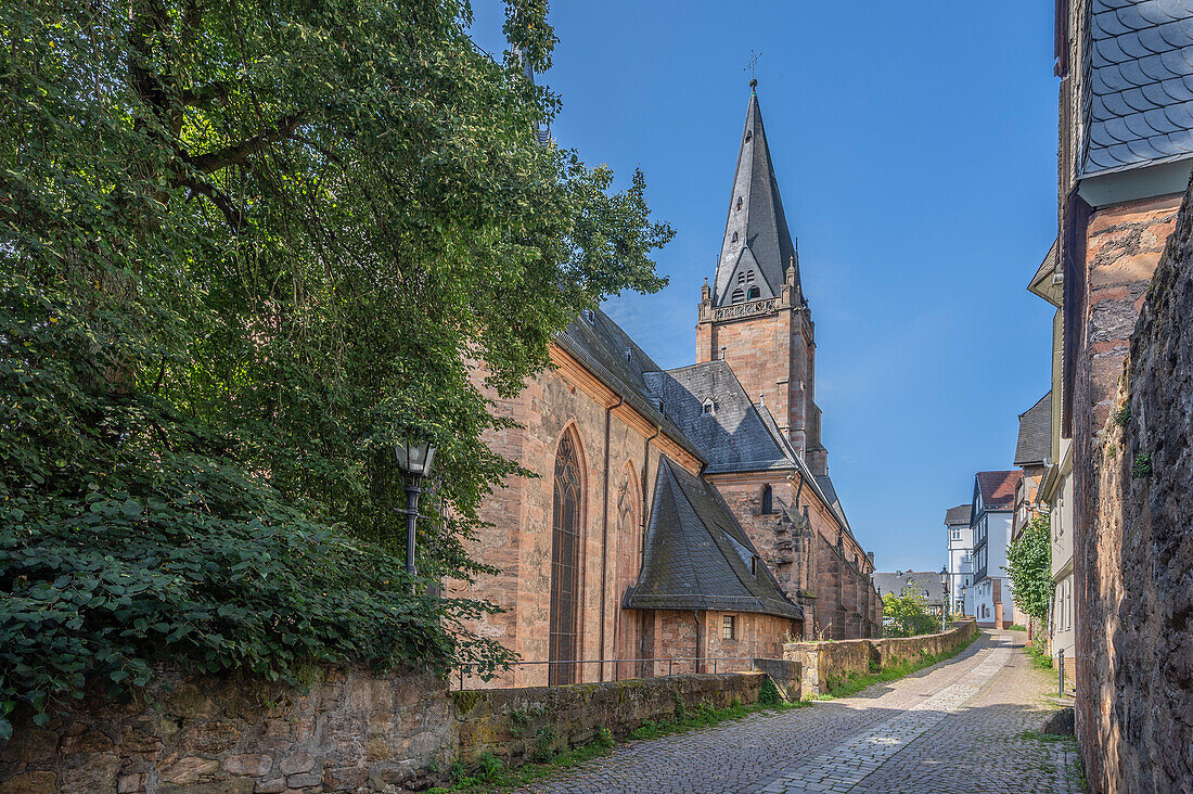  Alley with St. Mary&#39;s Church, Marburg, Lahn, Hessisches Bergland, Lahntal, Hesse, Germany 