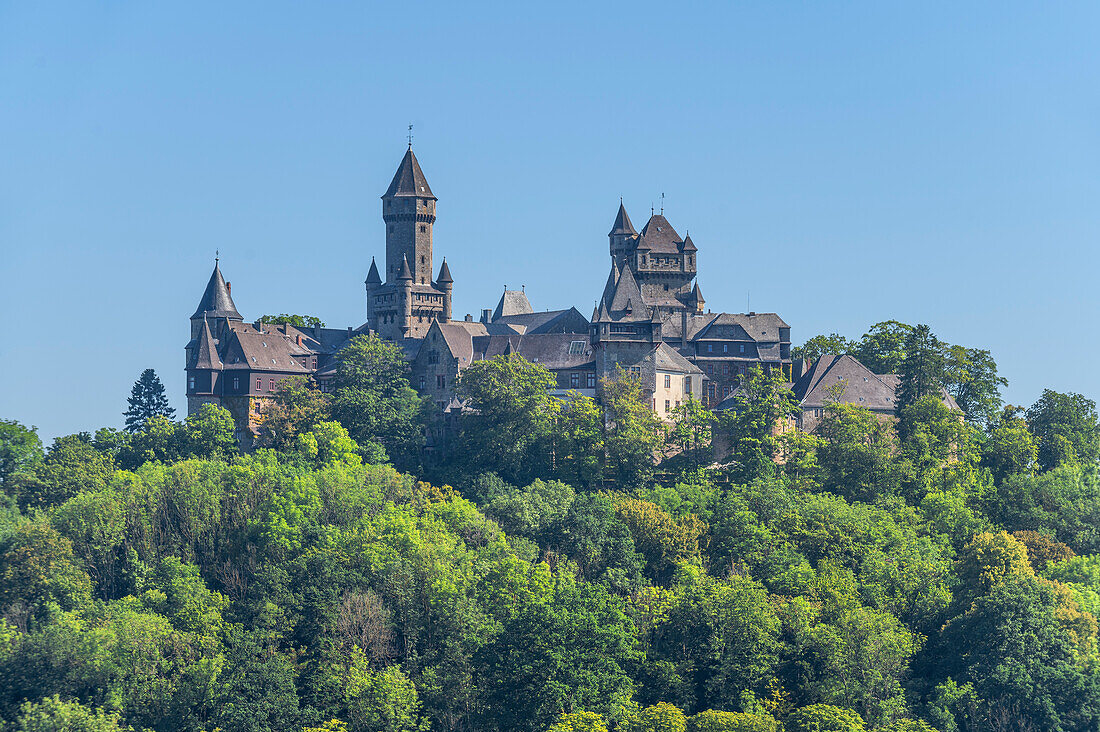  Braunfels Castle and Castle, castle towers Hubertusturm, Neuer Bergfried, Georgturm and Alter Stock, Braunfels, Lahn, Westerwald, Lahntal, Taunus, Hesse, Germany 