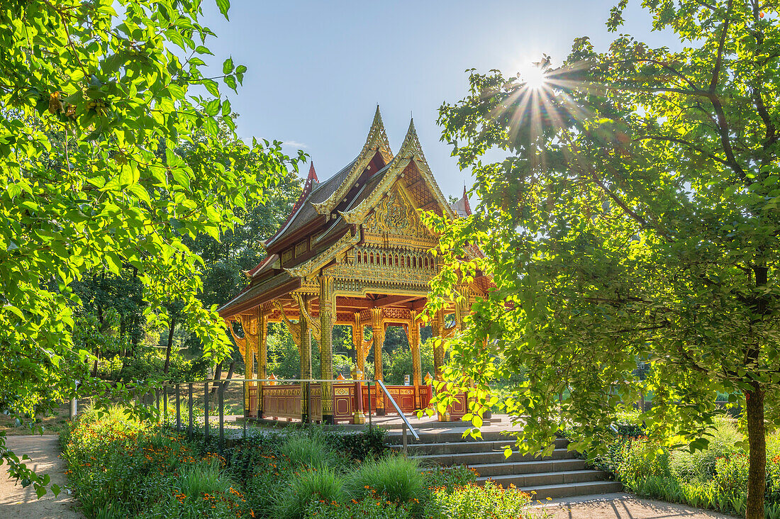  Thai sala at the Chulalongkorn fountain in the spa park, Bad Homburg vor der Höhe, Taunus, Hesse, Germany 