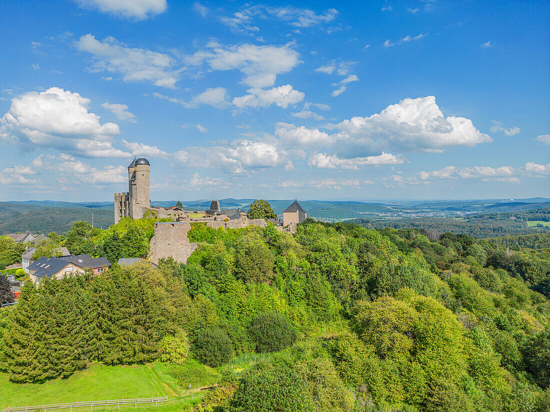 Luftansicht der Burg Greifenstein, Greifenstein, Lahn-Dill-Kreis, Westerwald, Hessen, Deutschland