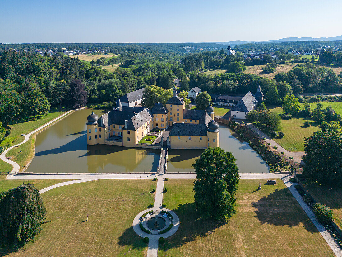 Luftansicht der Burg Gudenau, Wachtberg, Rhein-Sieg-Kreis, Nordrhein-Westfalen, Deutschland