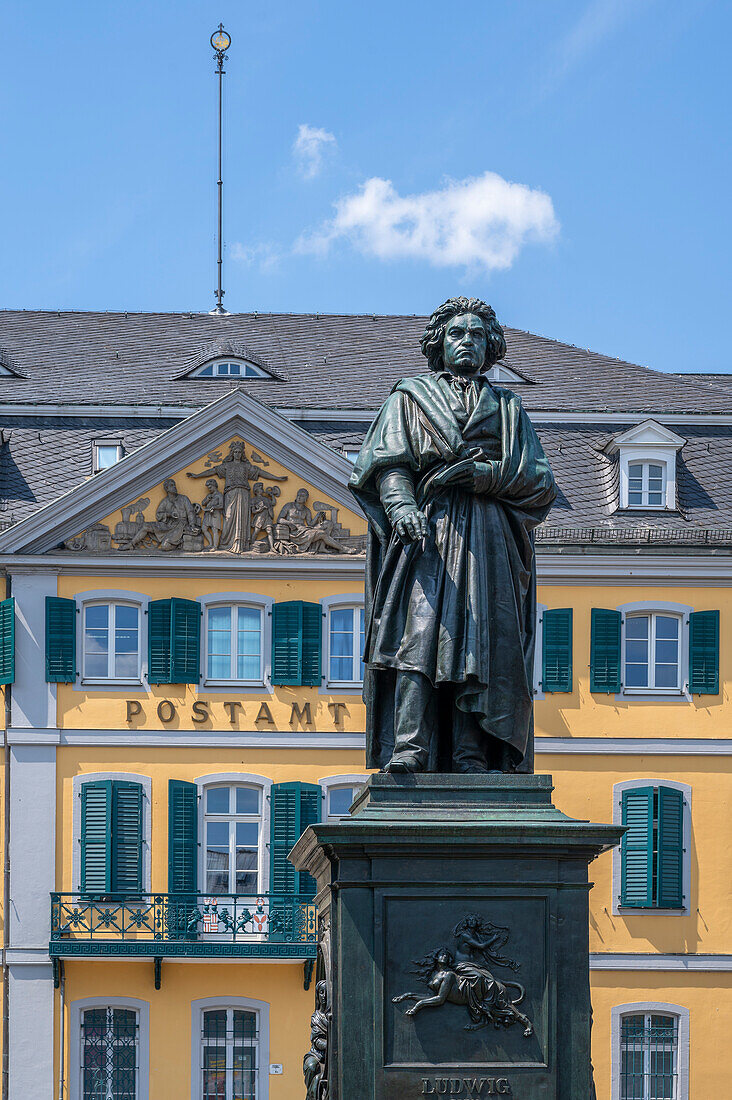  Beethoven monument in front of the Alte Post on Münsterplatz, Bonn, North Rhine-Westphalia, Germany 