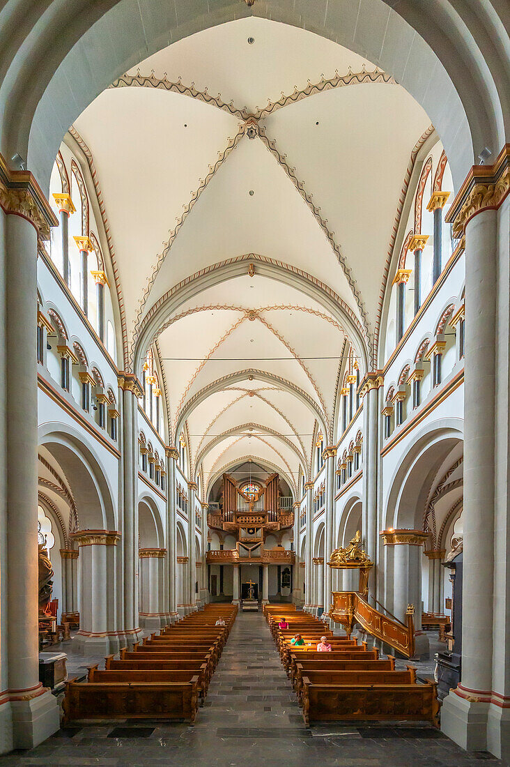 Innenraum des Bonner Münsters, Bonn, Nordrhein-Westfalen, Deutschland