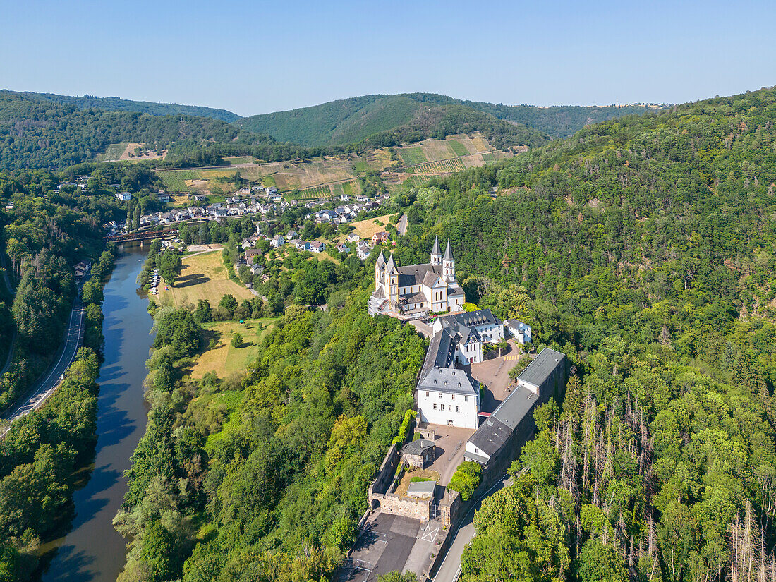 Blick auf das Kloster Arnstein im Lahntal bei Obernhof, Lahn, Rheinland-Pfalz, Deutschland